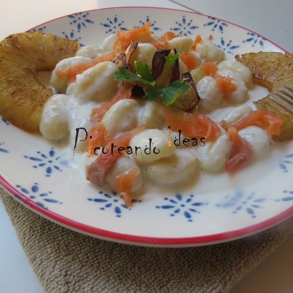 ñoquis con salsa de piña